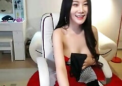 Korean camgirl shows her sexy camel toe and boobs