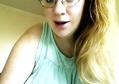 riesige milchige stillende Brust