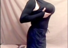 vanezca vestida con zapatillas and milky mask 2