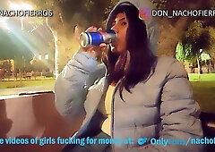 Como es la vida, conozco de noche a una tetona en el parque y luego follamos en casa.