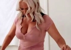 Anal Stretching In The Shower Milfs Like It Big