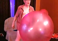 153) Looner Daddy Enjoys Mouse and Giant Doll Balloons