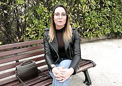 Pam, 25, sports coach in Manosque!