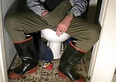 nlboots - military underclothes (lengthy johns), rubber boots etc