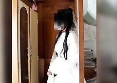 Bride jerks off and cum discharged in advance of ceremony