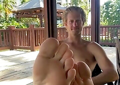 Footmaster eases outside