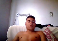Aprendiz de pedreiro gozando na webcam