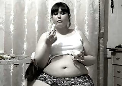 Mukbang. Aged housewife big beautiful woman mother i'd like to fuck with large abdomen eats.