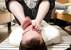 Girlfriend rubs her smelly feet on my face