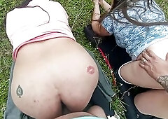 Intercambio De Pareja En EL Bosque Esposas Putas Swinger Adictas A La Verga Y AL Cuckold Que Zorras