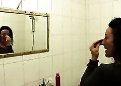 Die Paare,die sich zum geilen Tausch entschlossen haben,sind erfahrene Swinger.Dennoch gibt's Zweifel.Nochmal richtig einen blasen lassen,wer wei