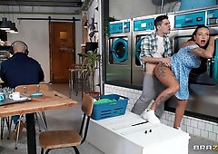 Tanned MILF with tattoos Katty Soarez nailed on the table