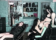 Mistresse Maya Poison and Mastix Pixie Sin decided to give me such an incredible treat...Letting me be so close to 'em whilst Mistresse Maya play