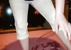 ⭐ Wetting my jeans on a stool - then rewetting 'em tomorrow in daybed ;)