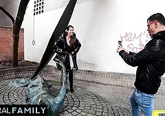 Lady Lyne’s Photo Bust Leads To Recent Year’s 3some Bang!