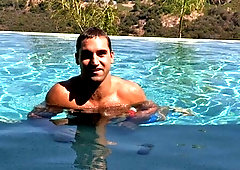 Solo guy explodes all over his hairy belly in a hot vid