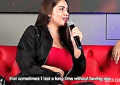 I screw a fan during a TV interview with my spouse and the audience in front of me - Sara Golden-haired