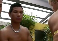 Booty tranny in hot gangbang poolside