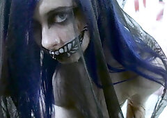 Goth teen fucks herself and cums hard