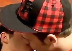 Jock takes a dick in his ass before fucking twink