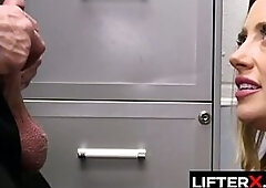 Shoplifter Barbie Gets on Her Knees and Takes Officer Jack's Shlong - Lifterx