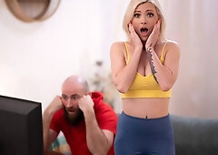 First-class blonde Zazie Skymm feels a long dick in her shaved pussy