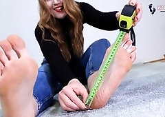 Tempting Czech foot goddess with sexy soles for foot fetish lovers