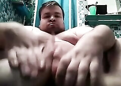 Артем кайфует от лизания своих ног и дрочит ногами self suck autofellatio self footjob