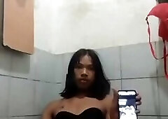 Pissing and cumming on my daddy