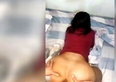 muchacha colombiana de limpieza me ofrece darme su gigante culo como agradecimiento por su trabajo