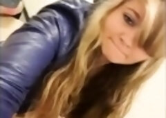 Amateur teen loves toys in her ass