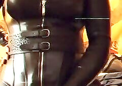 Alice Kyle latex masturbation