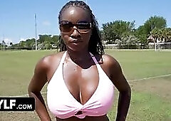 Pliable ebony queen Naomi Foxxx gets fucked after exercise