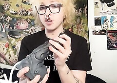Coby Webb tries Nothosaur Cumming Toy