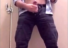 Bearded Daddy Jacks Off at Work2ww