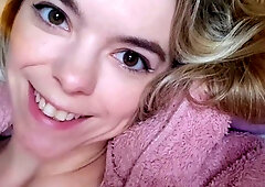 Amateur Webcam Teen Flashes Masturbates