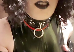 Rubbersazzle fucks a suction plug