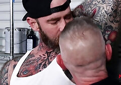 NASTYDADDY Mike Gerle Gets on all fours And Chisel Idolizes Muscular DILF Fap Dixon