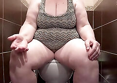 A curvy mother I'd like to fuck sits on the latrine and calls u. That babe desires to pee in your throat and begins to void urine. After emptying