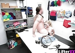 Officer Says the Merely Way to Avoid It Is if That babe Lets Him Get His Way with Her - Lifterxxx