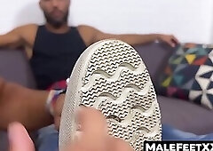 Joe S's surprise as his straight friend massages and sucks his big bare feet