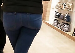 Blond mother I'd like to fuck Booty in blue jeans