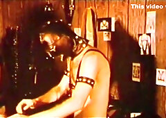 Free Blowjobs In This Gay Porn Store